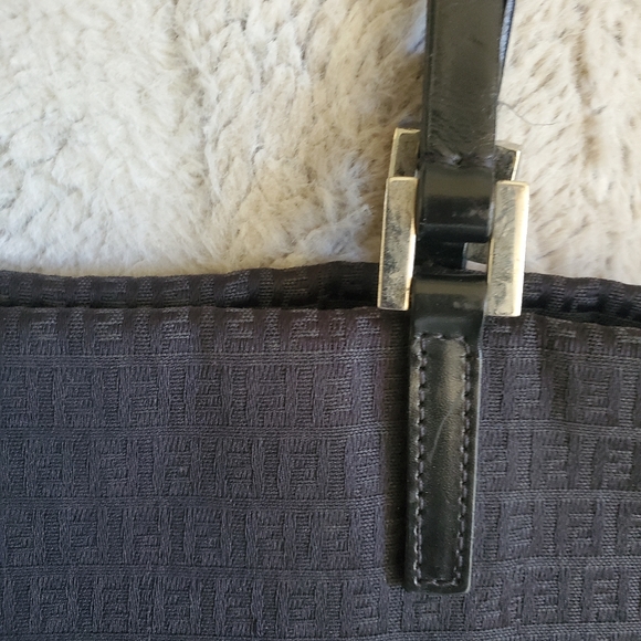 💥💥SOLD💥💥 FENDI SHOULDER BAG - Picture 7 of 8